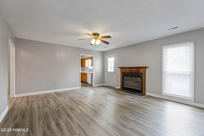Building Photo - 1054 Pine Dr