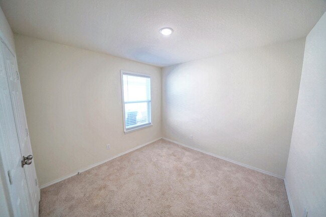 Building Photo - Stylish Move-In Ready Home in Rosillo Ranch, San Antonio, TX - Realtor Commission: $400