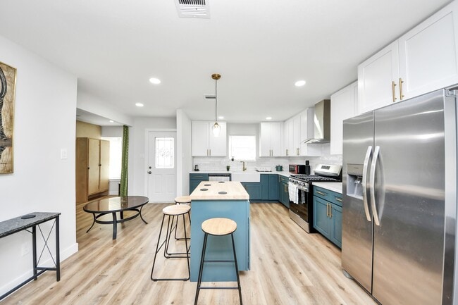 Building Photo - 5115 Clay St