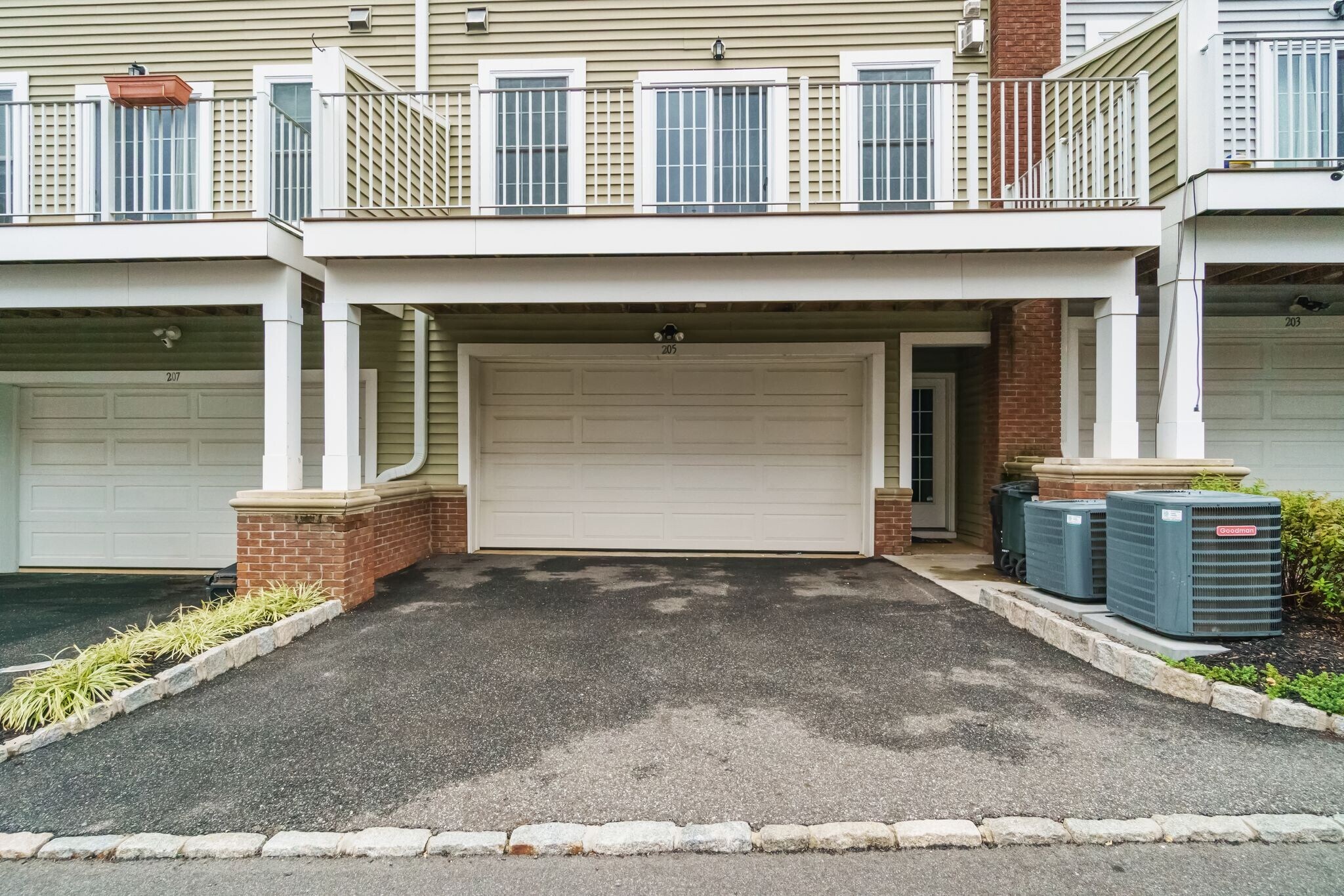 Building Photo - 205 Roosevelt Dr