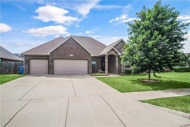 Building Photo - 2300 SW Chaddington Rd