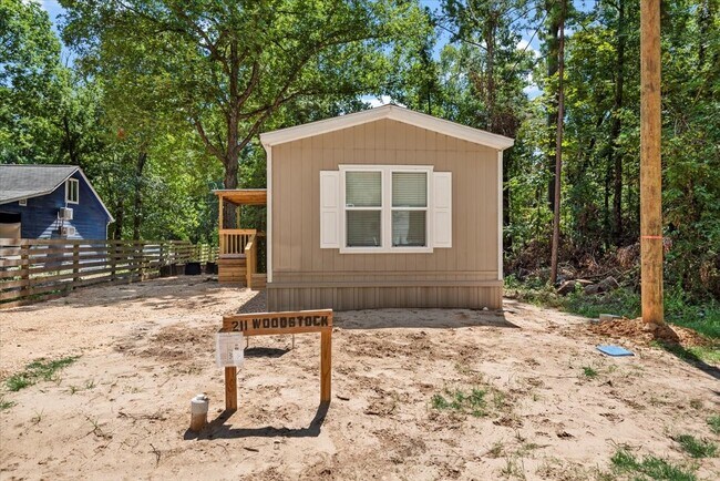 Building Photo - 211 Woodstock