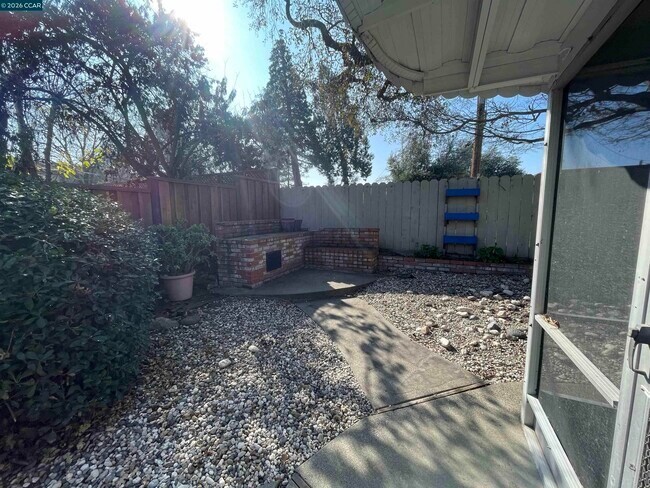 Building Photo - 4780 Mintwood Dr