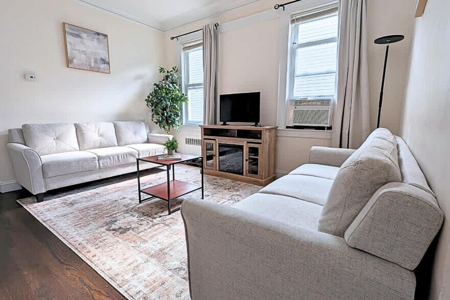 Primary Photo - 108 Gotthart St