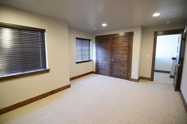 Building Photo - Luxury Condo, Center of Bozeman