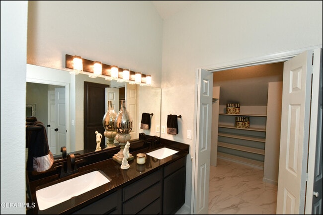 Building Photo - 31 Stratford Hall Cir