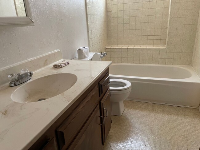 Building Photo - 3 bedroom 3 bath in Crestline.