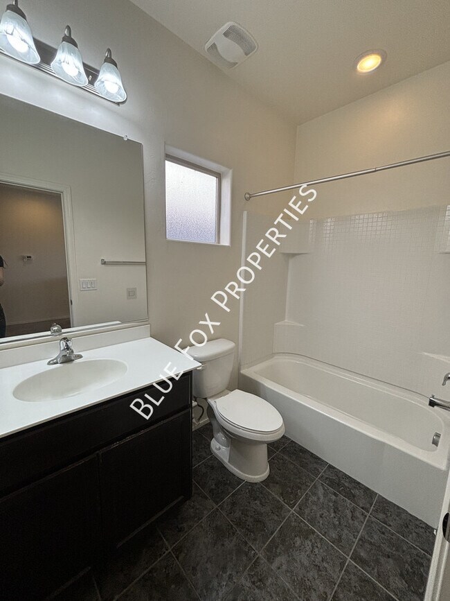 Building Photo - 4170 N Thurston Ln