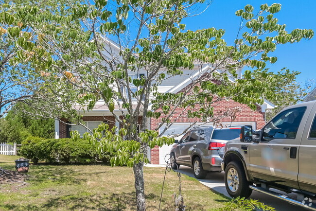 Building Photo - 6160 Roseway Ct