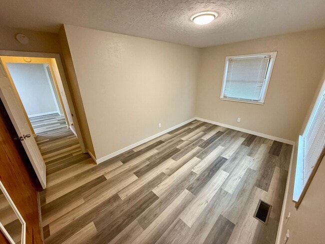 Building Photo - Orchards Home with a View