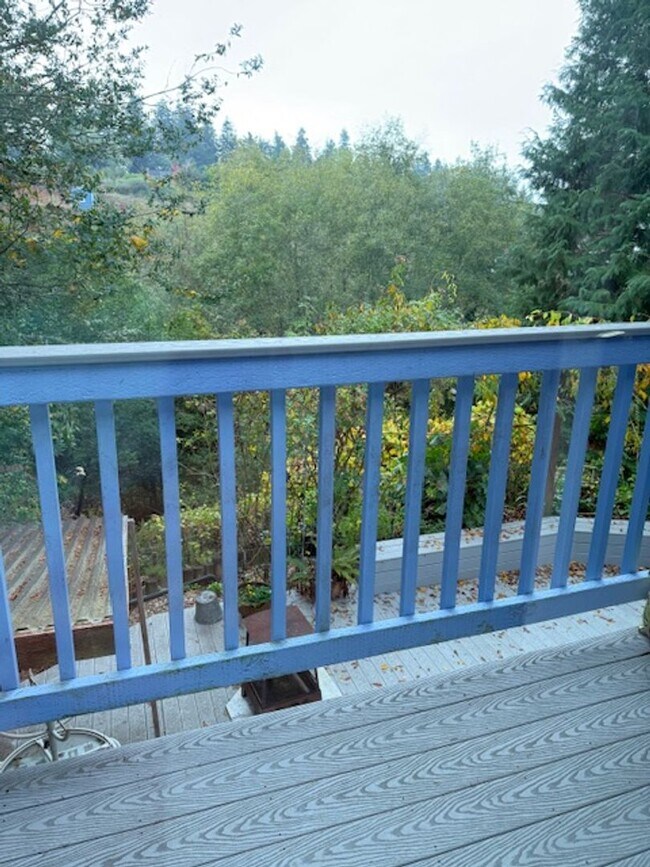 Building Photo - Charming Short Term Craftsman in Sunny Coq...