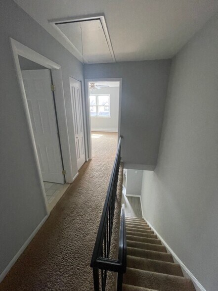 Building Photo - 2306 Walnut Ridge Est