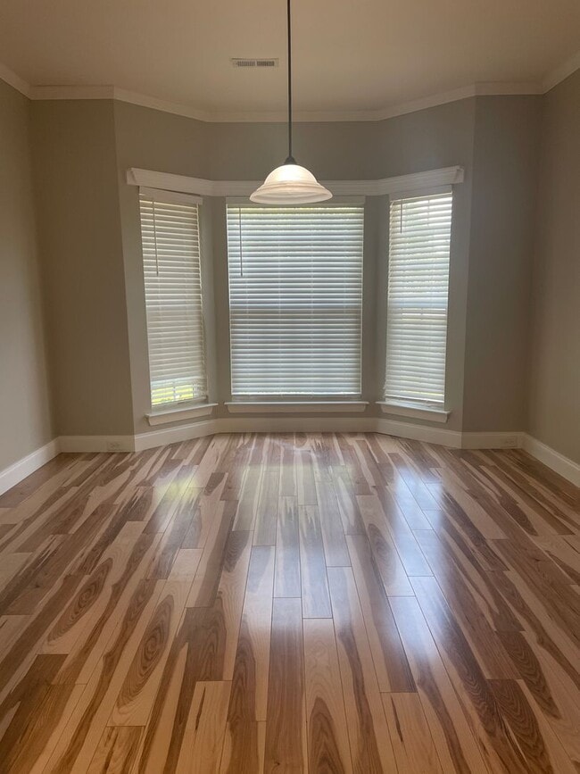 Building Photo - Luxury Condo for Rent