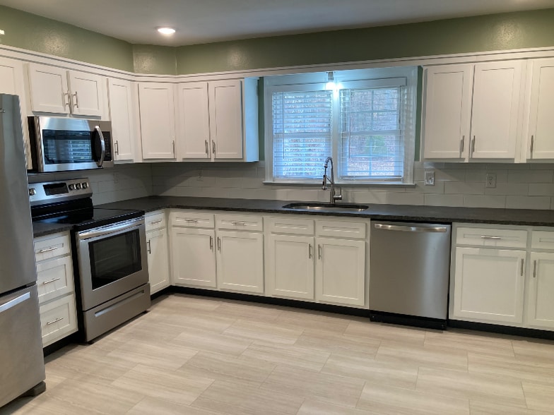 Building Photo - 222 Bank Dr