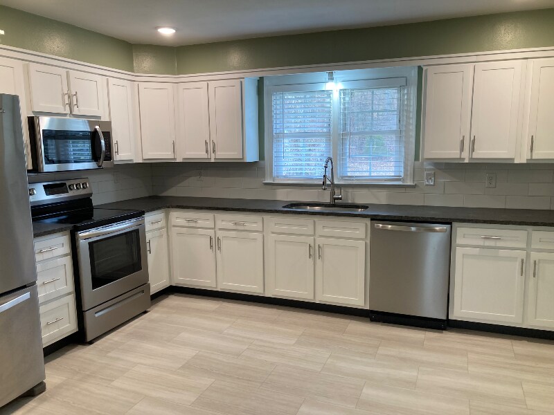 Building Photo - 222 Bank Dr