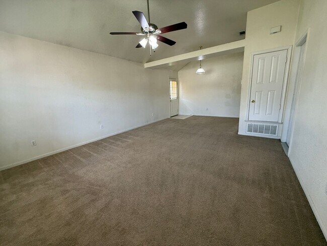 Building Photo - 3208 Raven Dr