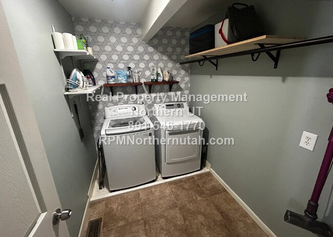 Building Photo - Large 5 bedroom home coming available in Layton