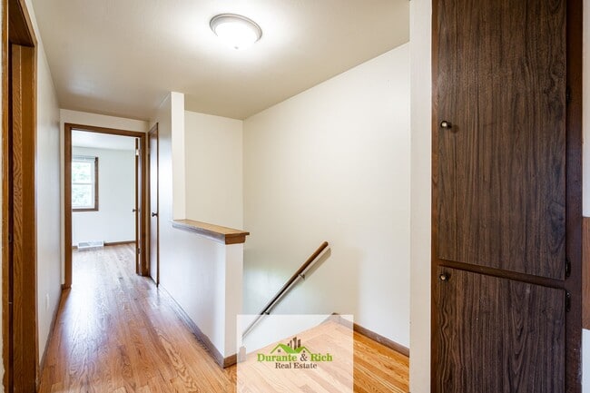 Building Photo - Upgraded Spacious 3 Bedroom Townhome Waukesha