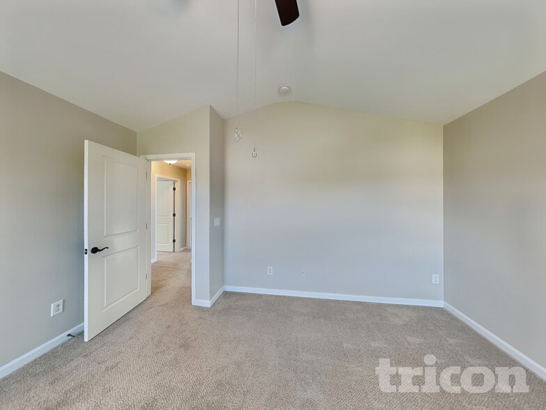 Building Photo - 651 Braekel Way