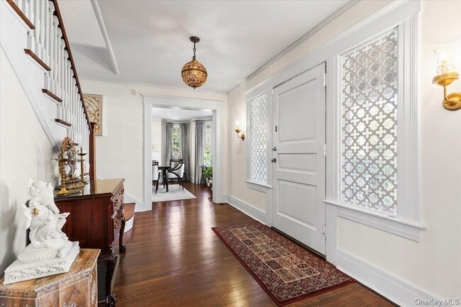 Building Photo - 47 Greenacres Ave