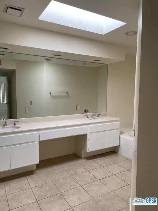 Building Photo - 6723 Greenwood Cir