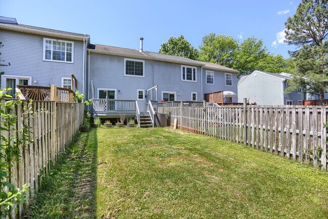 Building Photo - 618 Milford Ct