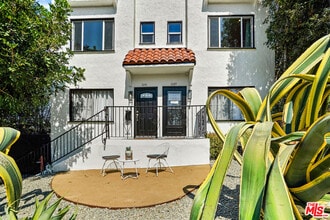 Building Photo - 1091 S Mansfield Ave