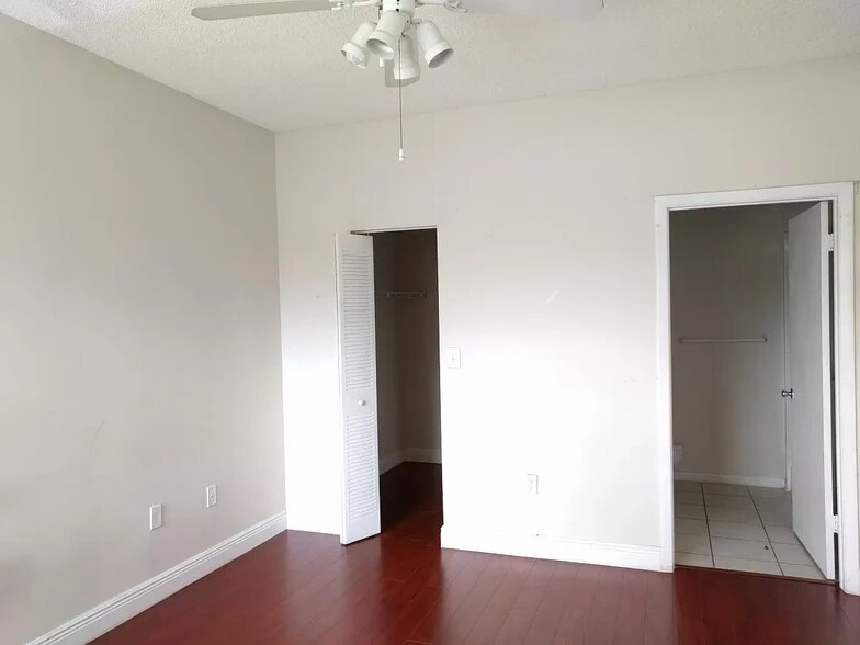 master bedroom - 1881 NW 96th Ter