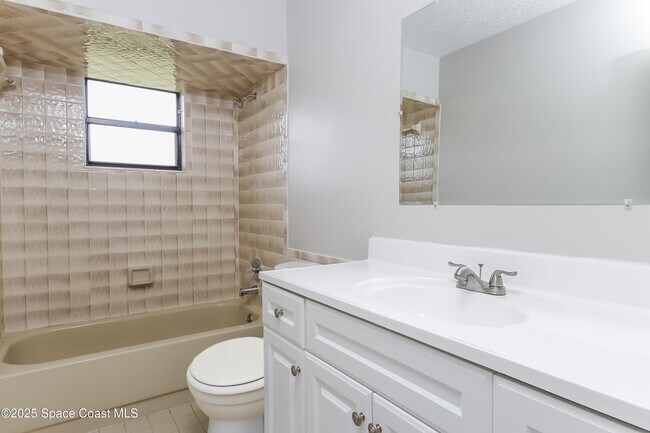 Building Photo - 901 S E O'Donnell Ln
