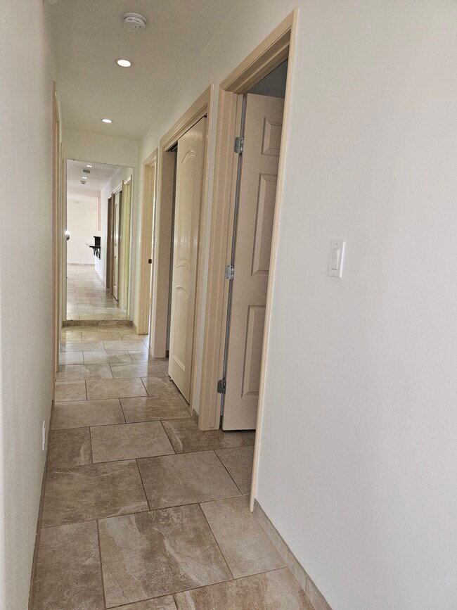 Building Photo - 15-1331-1331 24th Ave