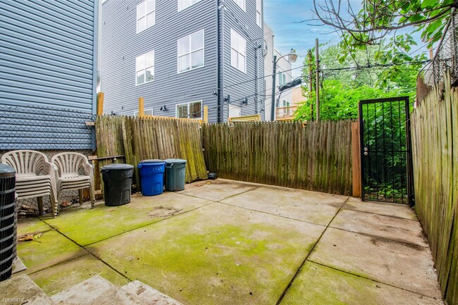 Building Photo - 3 br, 1 bath Triplex - 1729 W MONTGOMERY A...