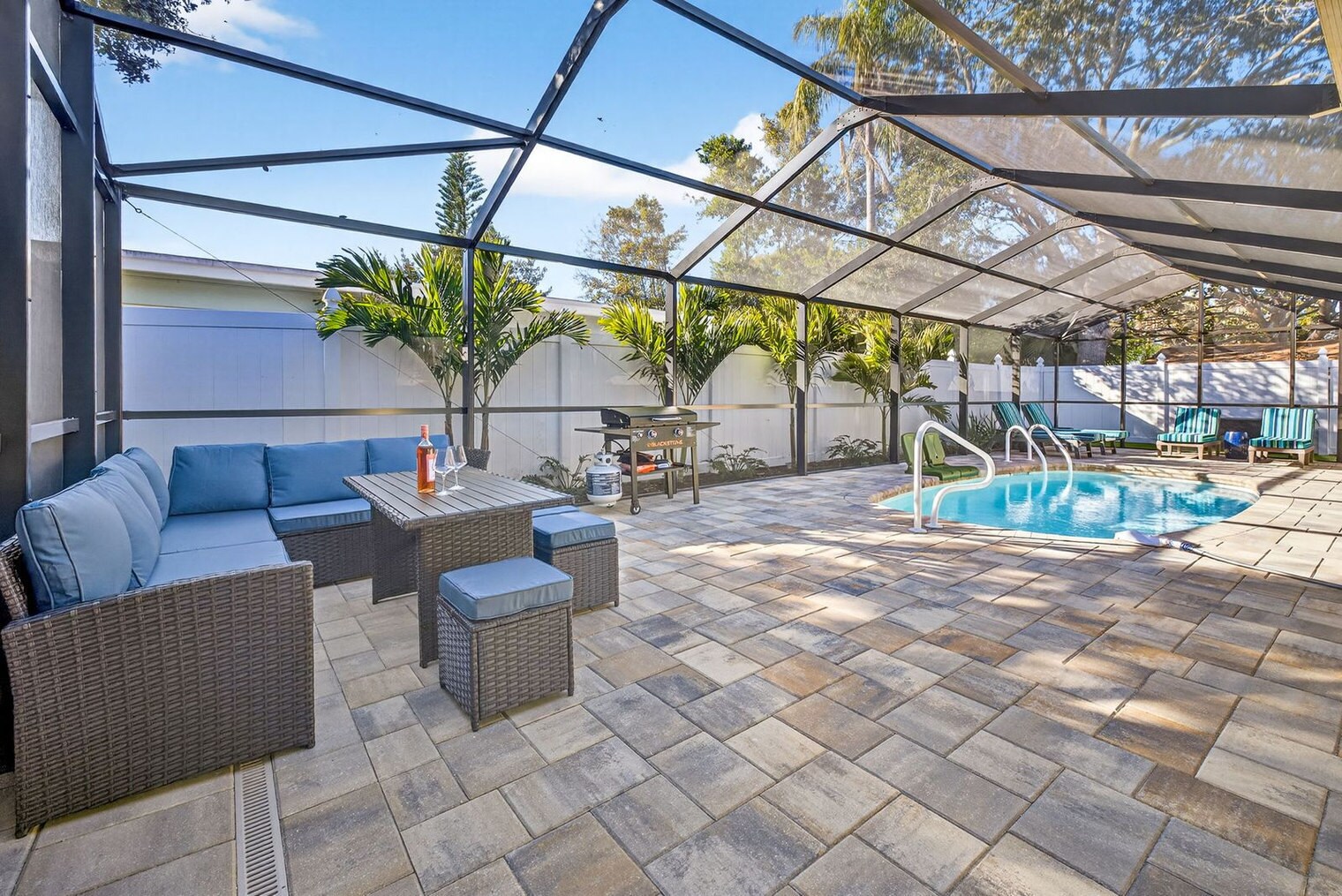 Building Photo - 1412 Gladys Cir