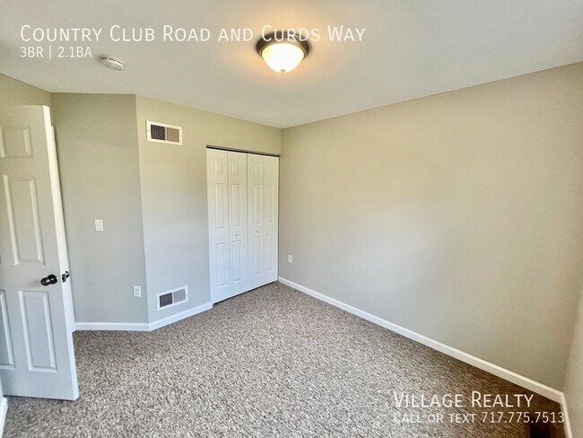 Building Photo - 705 Country Club Rd