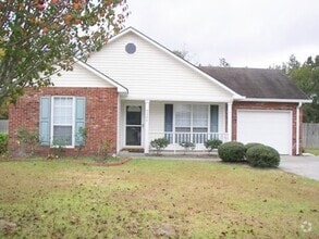 Building Photo - Three bedroom!