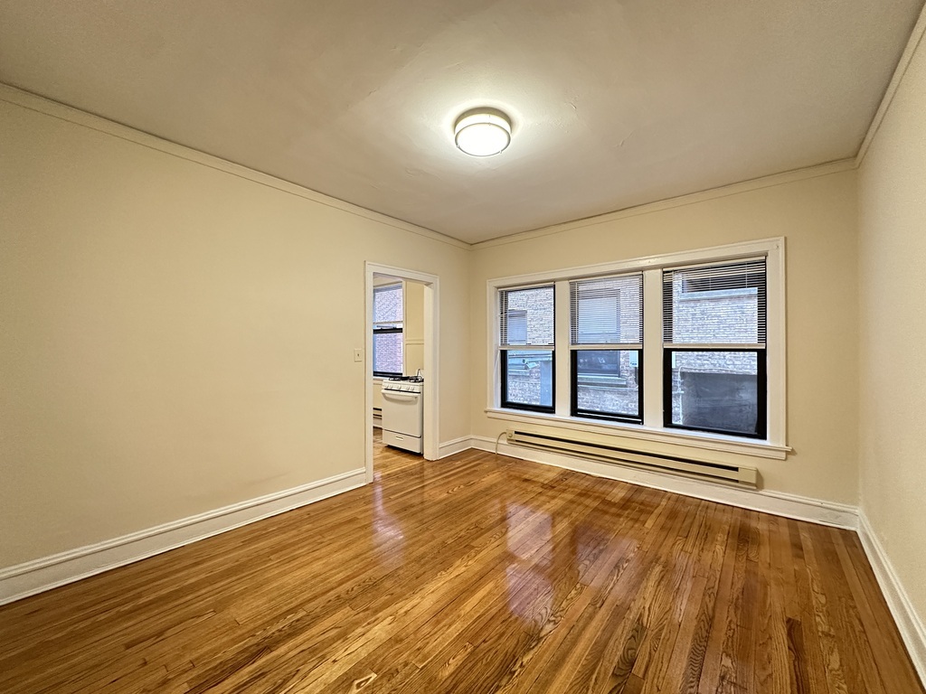 Building Photo - 1310 Oak Ave