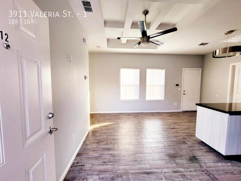 Building Photo - 3911 Valeria St