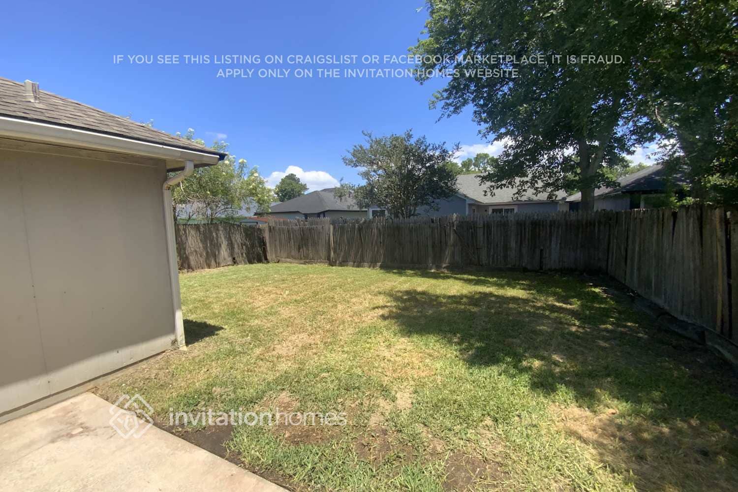 Building Photo - 1730 Ashwood Cir