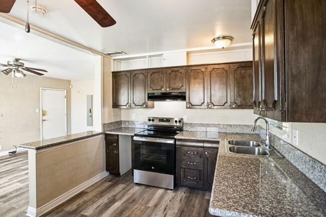 Building Photo - Nicely Updated 2 Bed, 1 Bath Single Story Home In Established Neighborhood