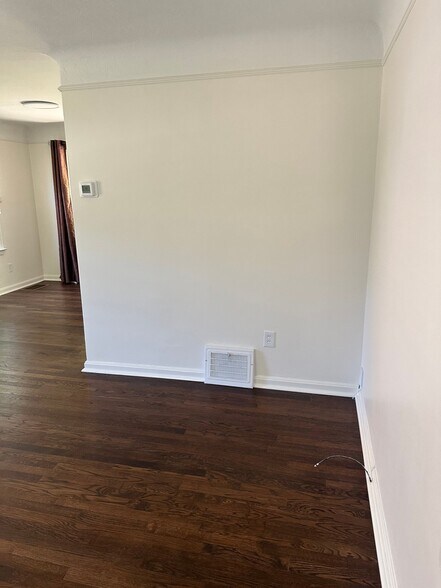 Building Photo - 1547 Commodore Rd