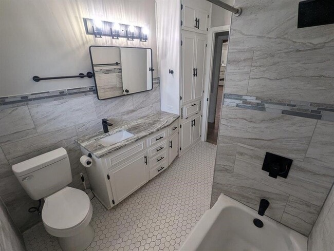 Building Photo - 605 Kentshire Cir