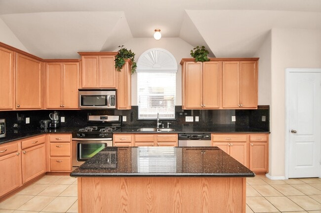 Building Photo - 5206 Laura Lee Ln