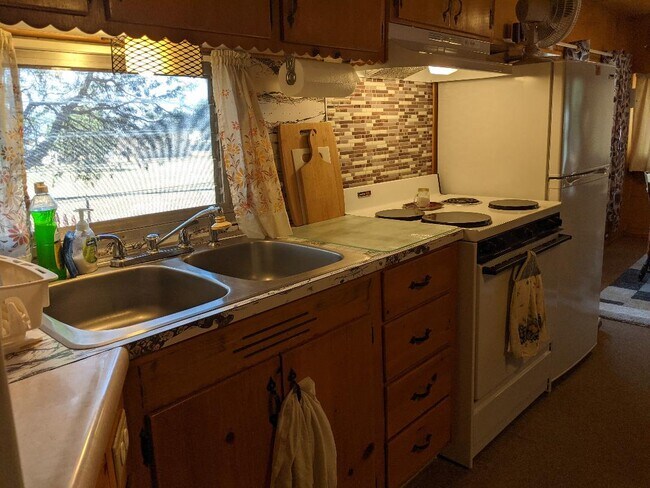 Building Photo - 1306 N Woodland Dr