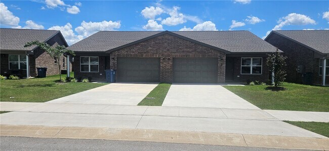 Building Photo - 509 NW 68th Ave