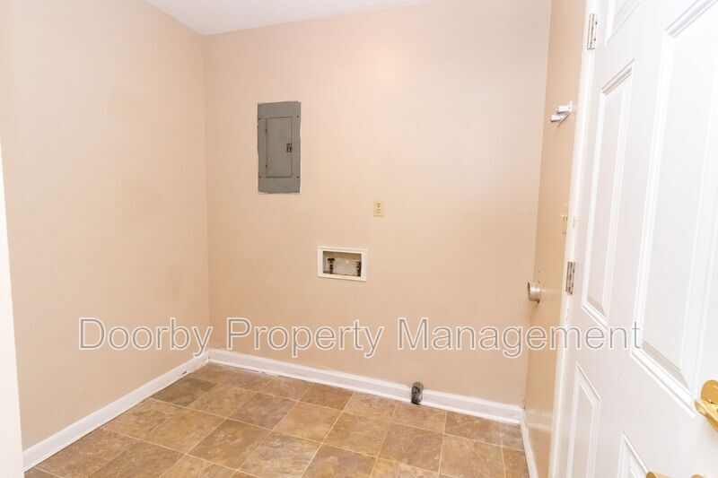 Building Photo - 5057 Cameron Ln