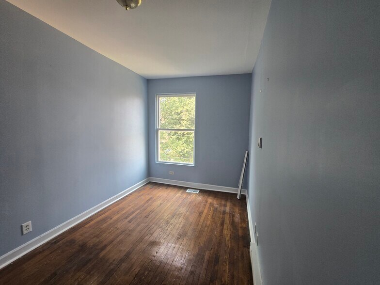 Building Photo - 6530 S Ingleside Ave
