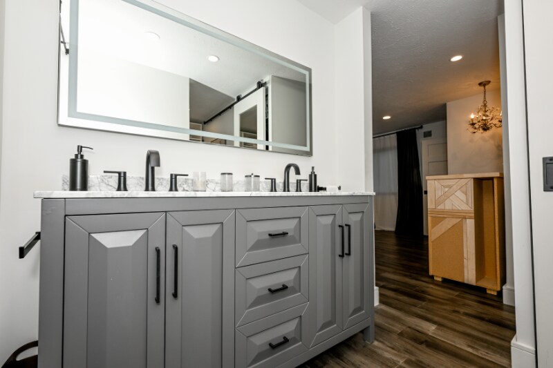 Building Photo - 3695 Englewood Dr