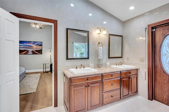 Building Photo - 1643 Seabreeze Blvd