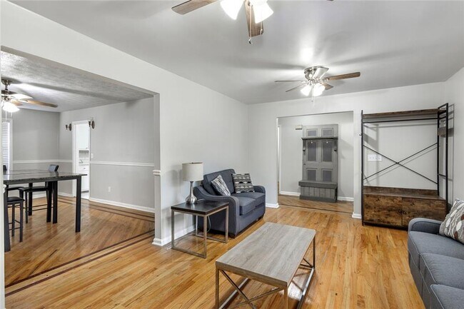 Building Photo - 1246 Elgin Way