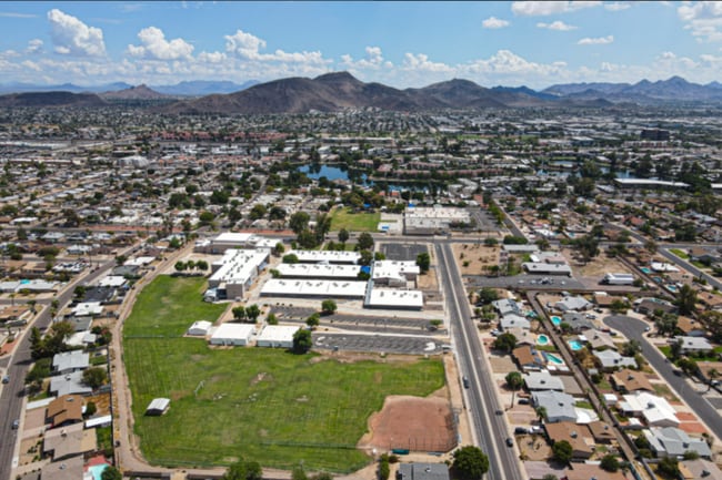 Building Photo - 5Bed/2Bath House at 35th Ave/Cactus! Move-In Ready on 04/02/2026! -- NO HOA!