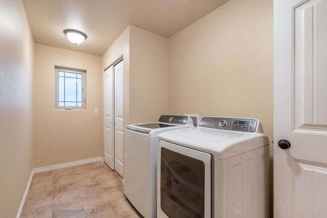 Building Photo - Great 3-Bedroom 2-Bathroom Home with Space in Cheyenne